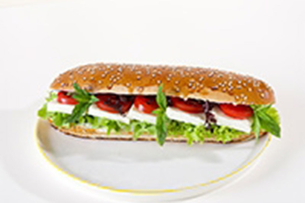 Beyaz Peynirli Hot Dog Ekmeğine Sandviç